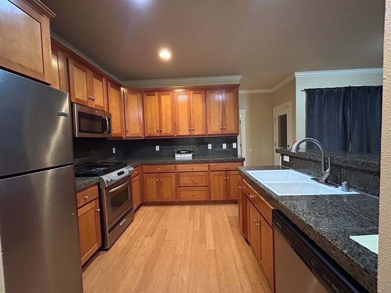 2610 E 20th St - Photo 6 of 22