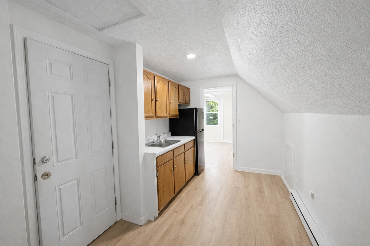 152 Deacon Rd #C - Photo 6 of 8