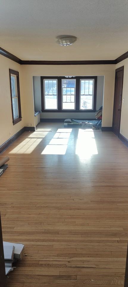 1221 29th Ave Ne #4 - Photo 4 of 5