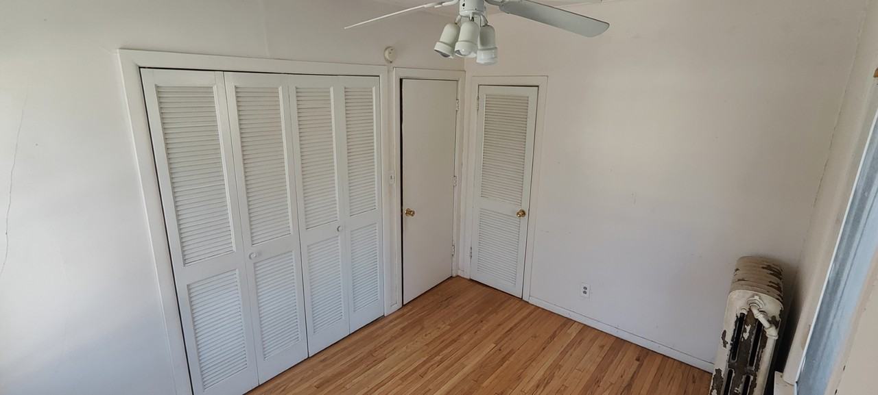 1221 29th Ave Ne #4 - Photo 5 of 5