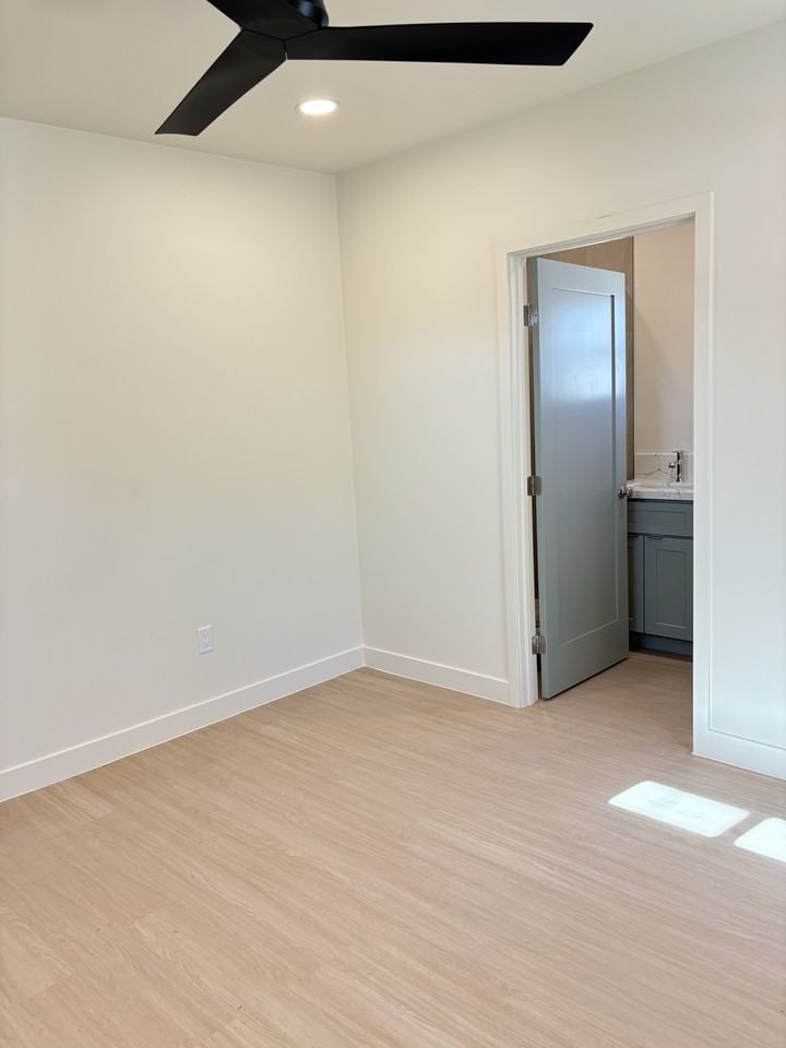 1406 E Campbell Ave - Photo 6 of 20