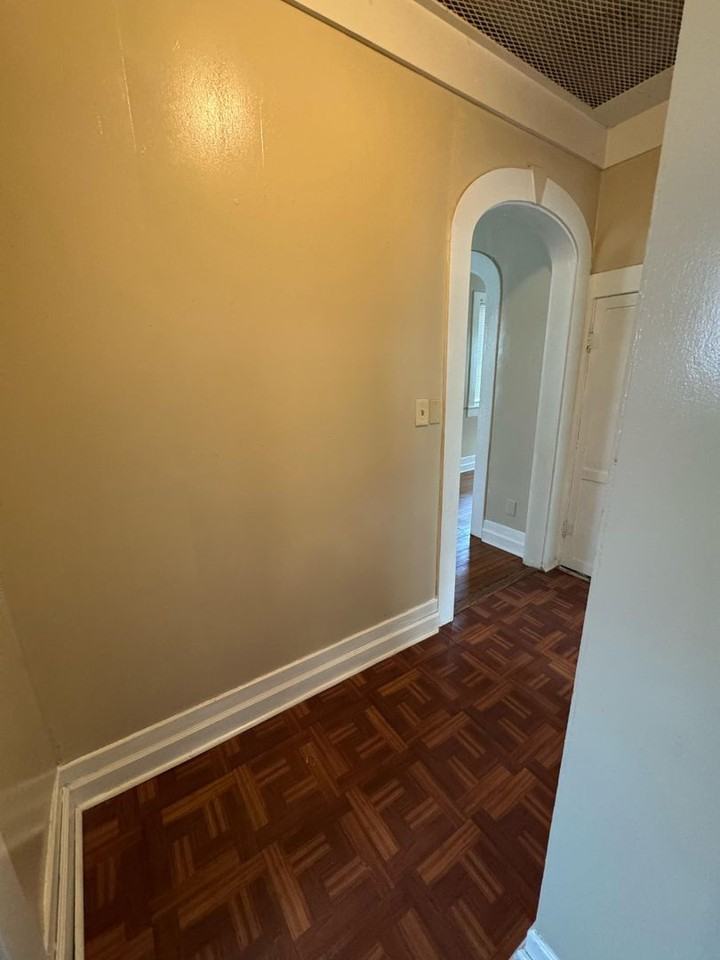 4325 Woodlawn St - Photo 7 of 9