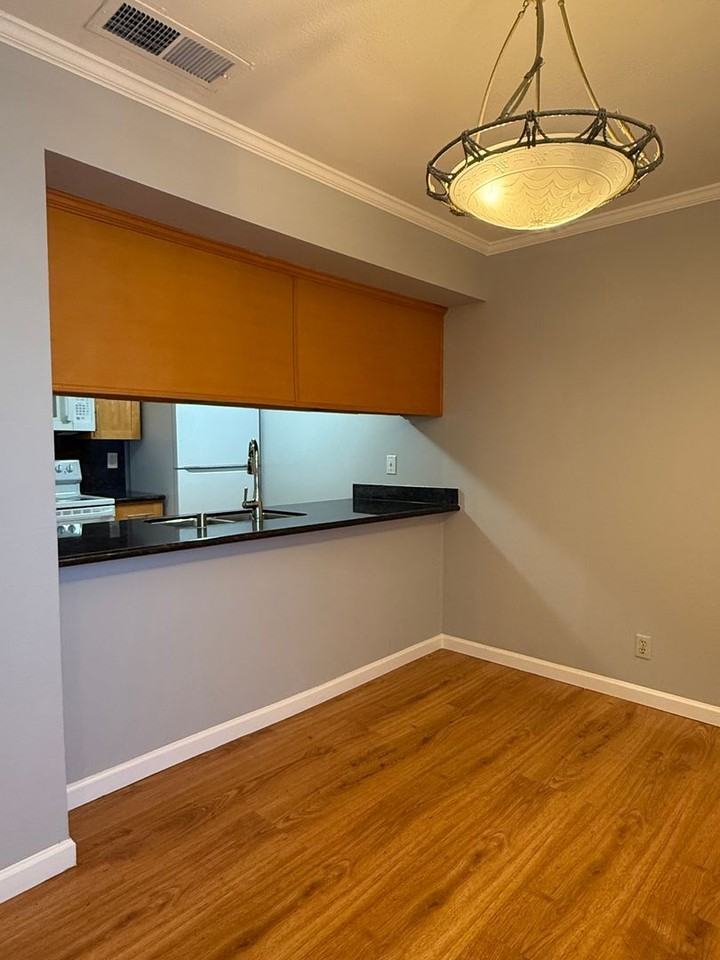 212 Red Oak Dr E #M - Photo 2 of 15