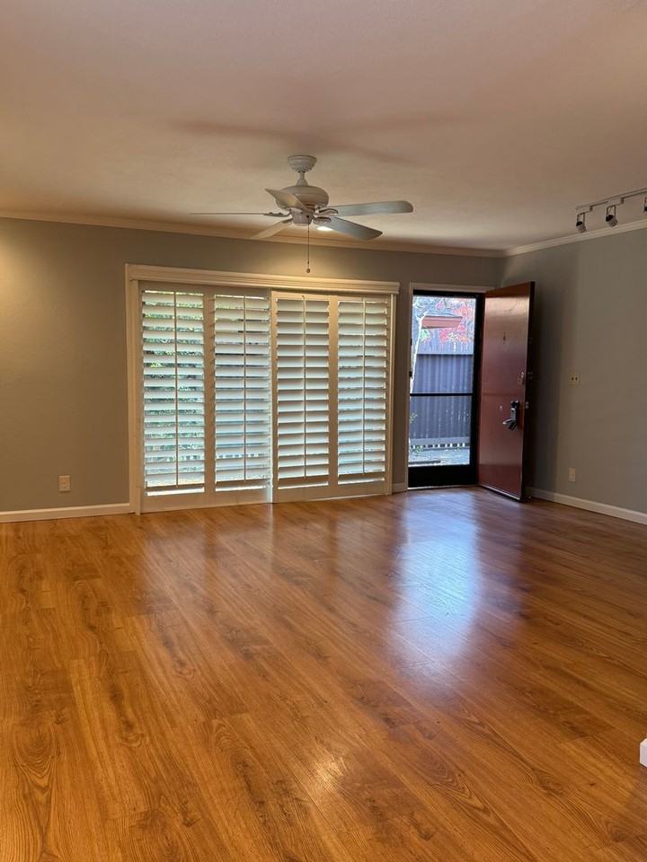 212 Red Oak Dr E #M - Photo 7 of 15