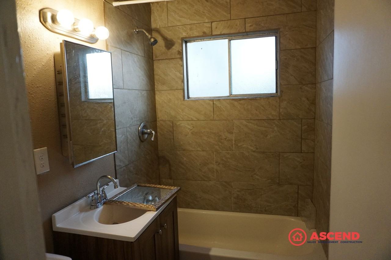 155 4th Pl - Photo 3 of 5