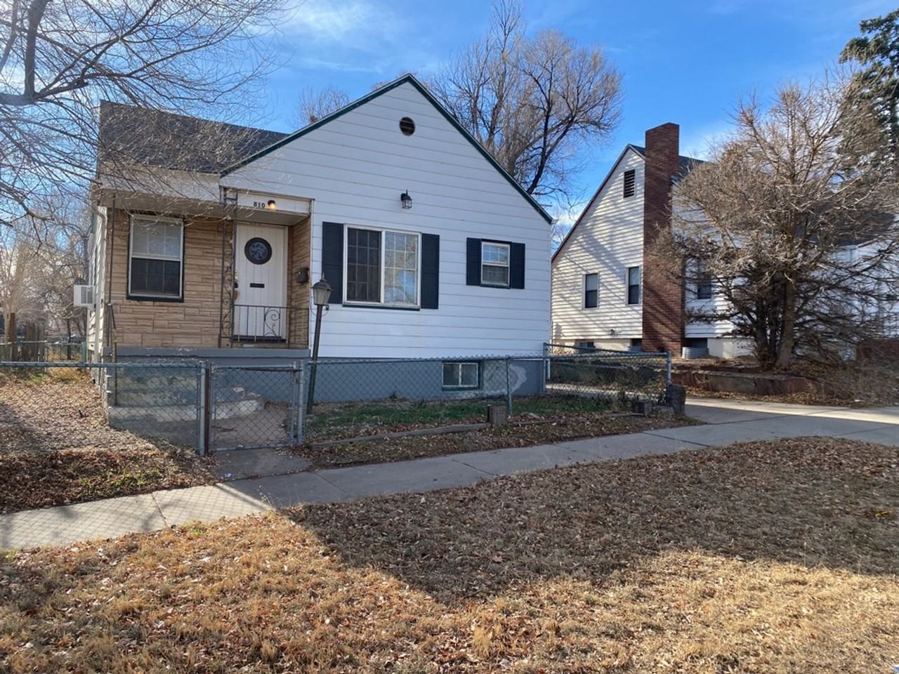 810 20th St - Photo 3 of 47