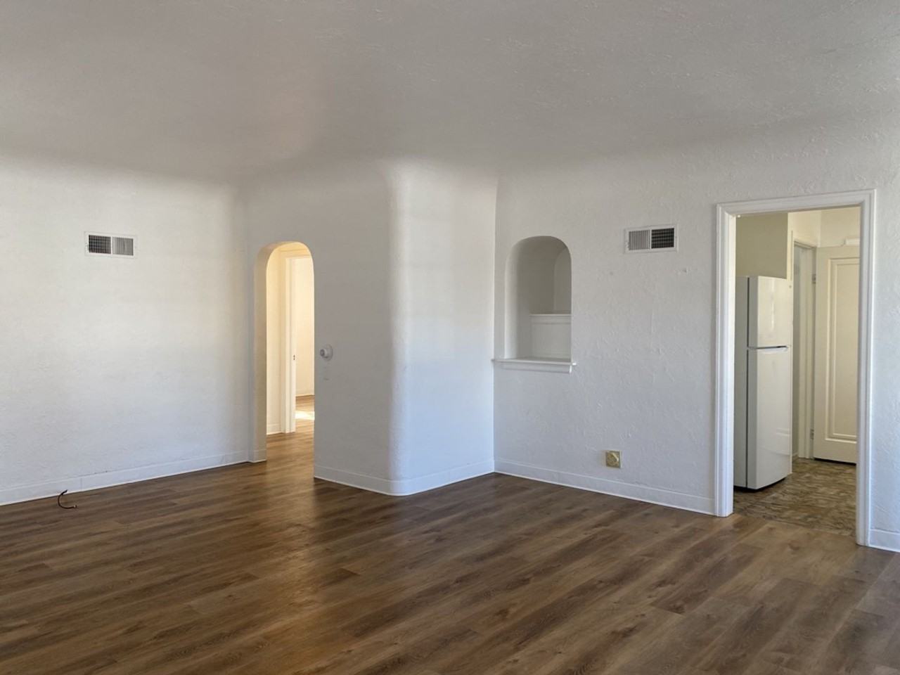 810 20th St - Photo 5 of 47