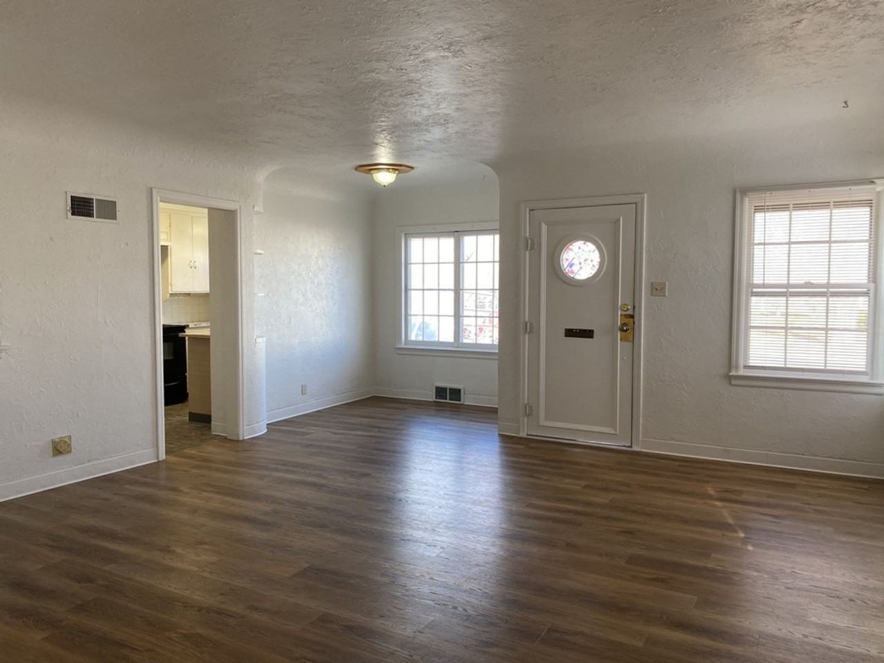 810 20th St - Photo 6 of 47