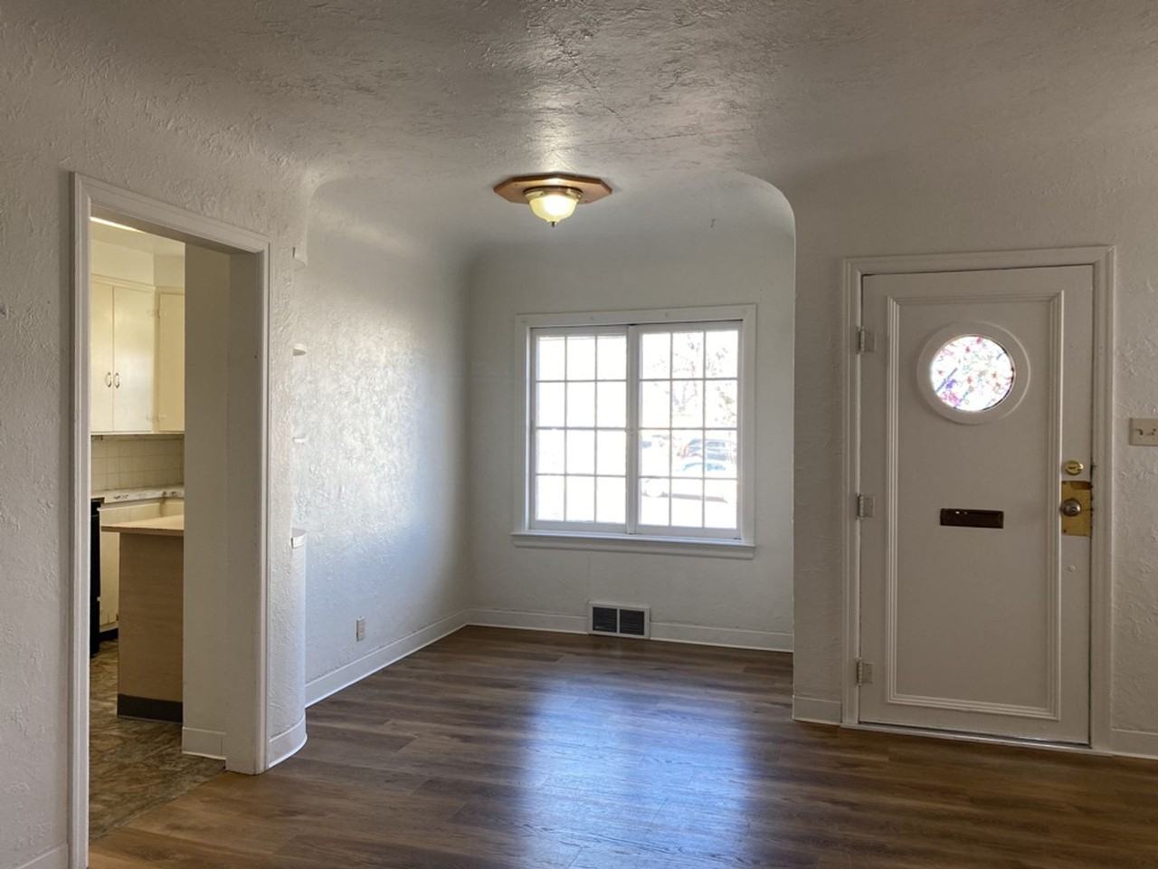 810 20th St - Photo 7 of 47