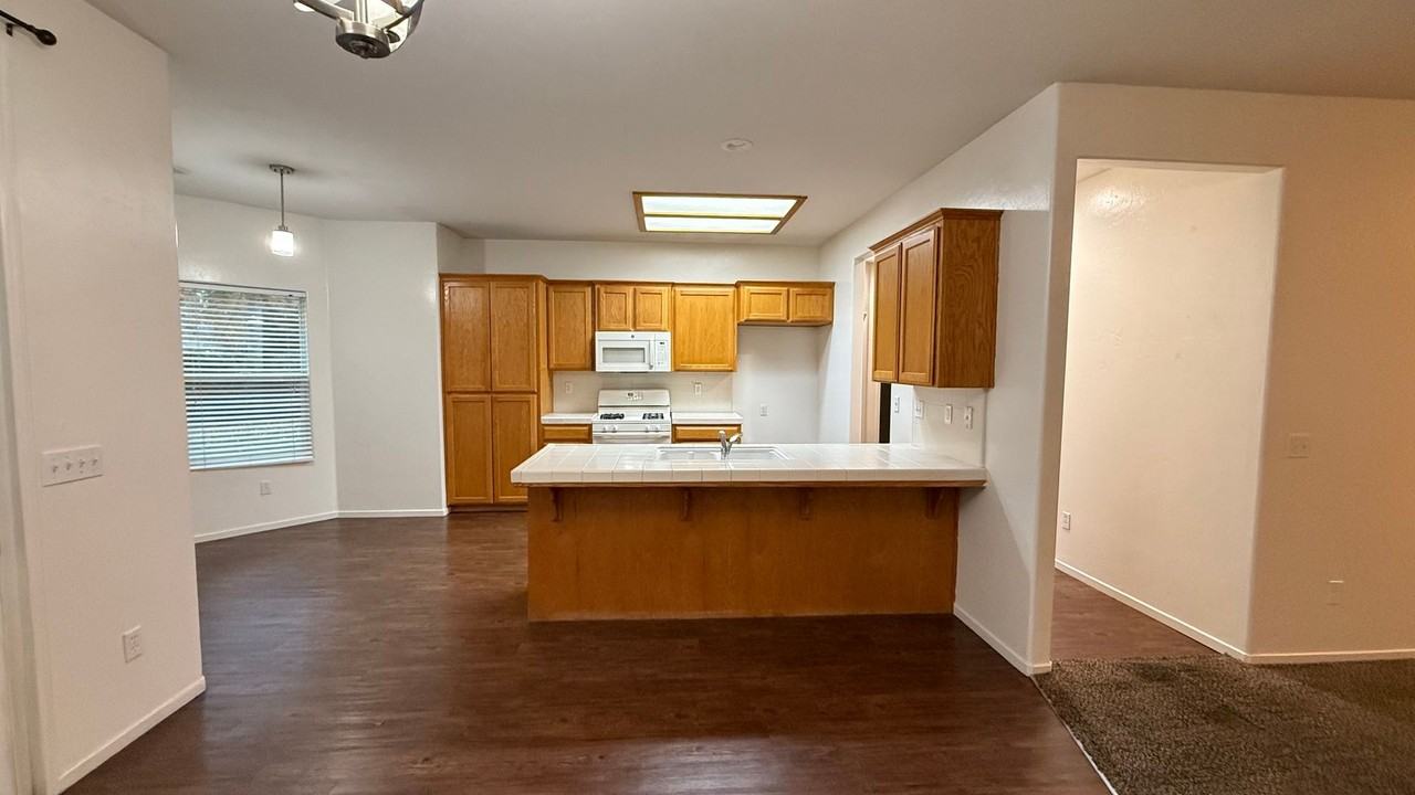 1765 Malvasia Ave - Photo 6 of 25