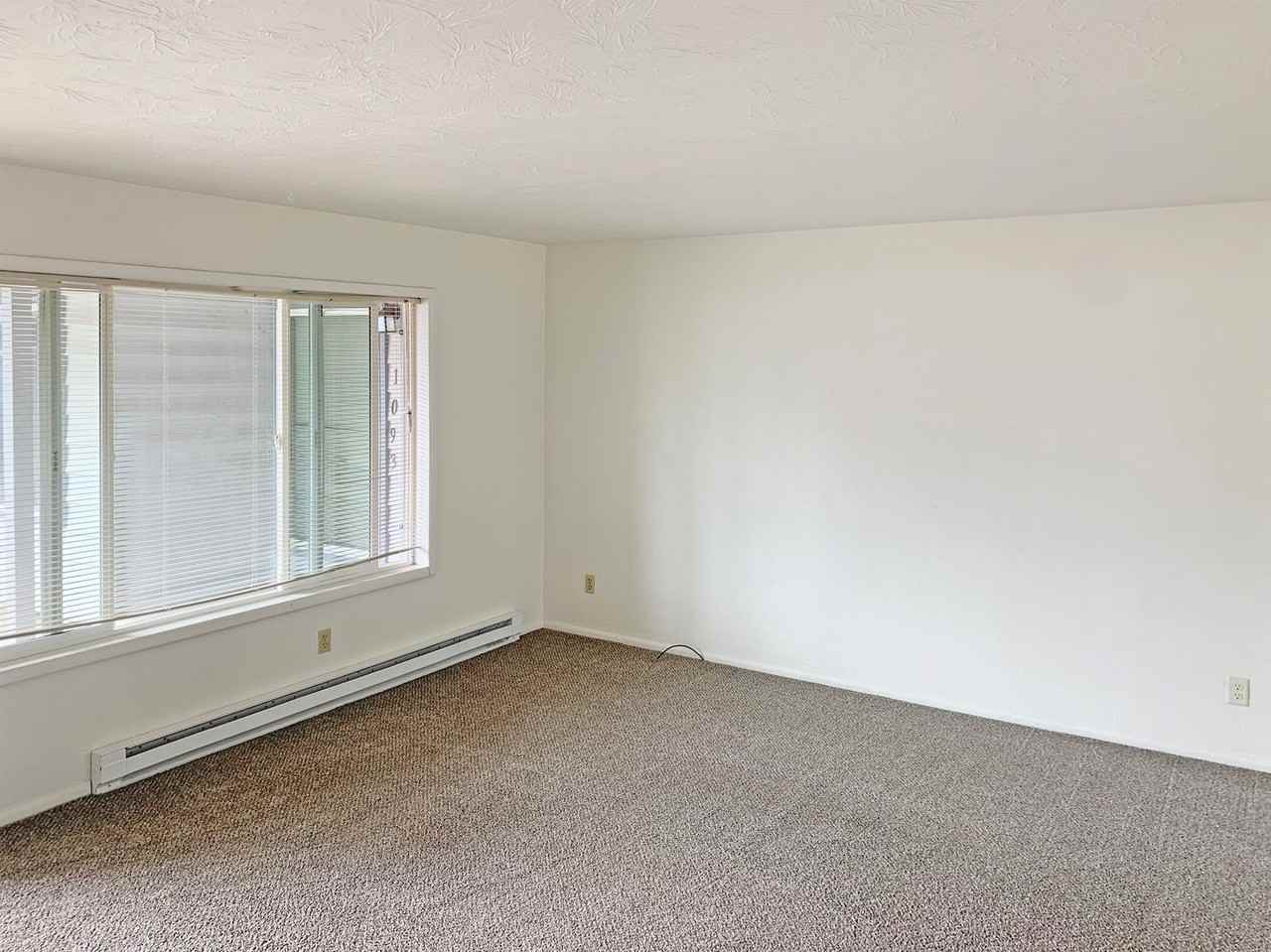 486-Ring St - Photo 2 of 12