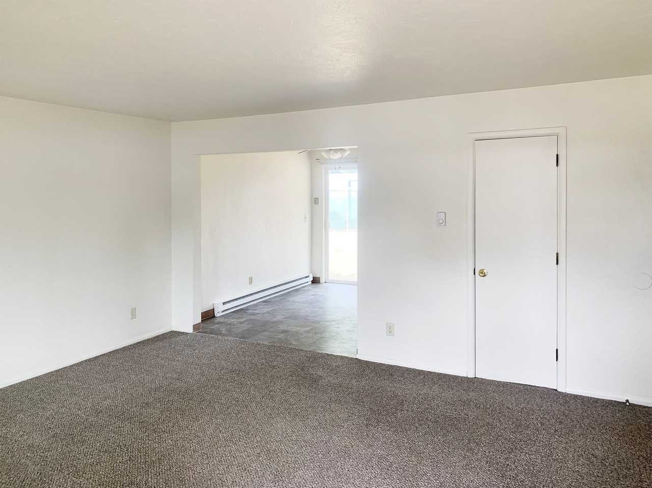 486-Ring St - Photo 3 of 12