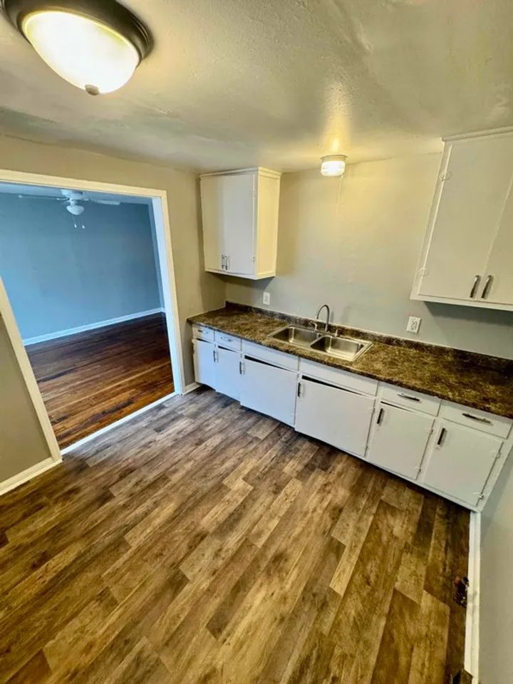 4265 Woodlawn St #A - Photo 3 of 16