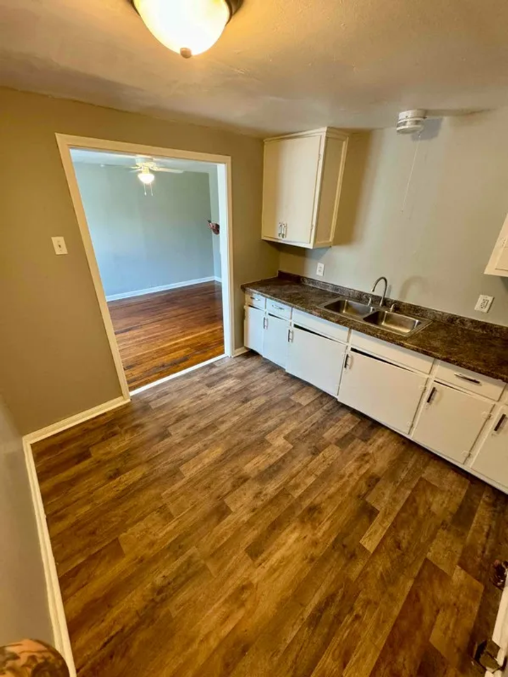 4265 Woodlawn St #A - Photo 4 of 16