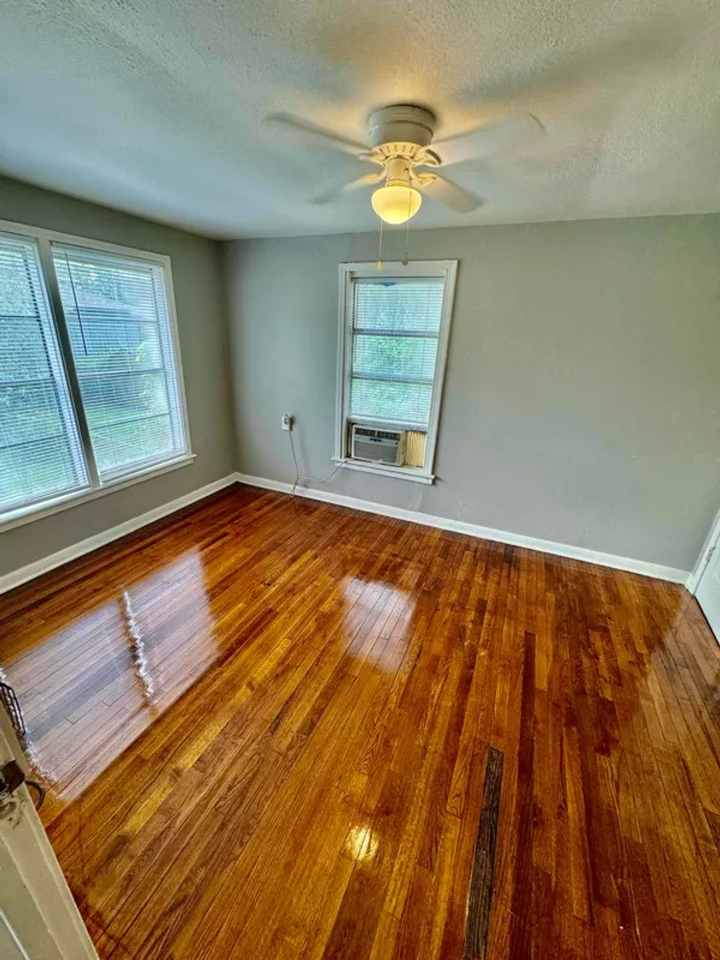 4265 Woodlawn St #A - Photo 6 of 16