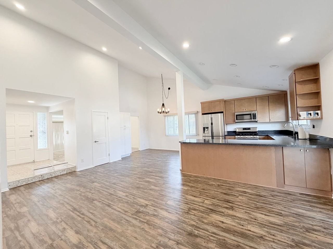 1237 Nutwood Ave - Photo 4 of 20