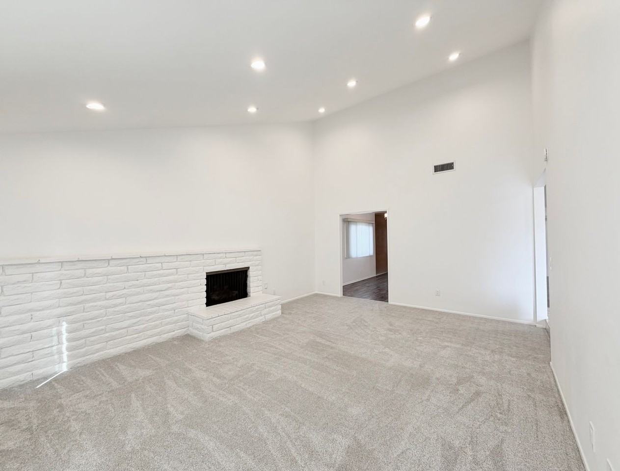 1237 Nutwood Ave - Photo 5 of 20