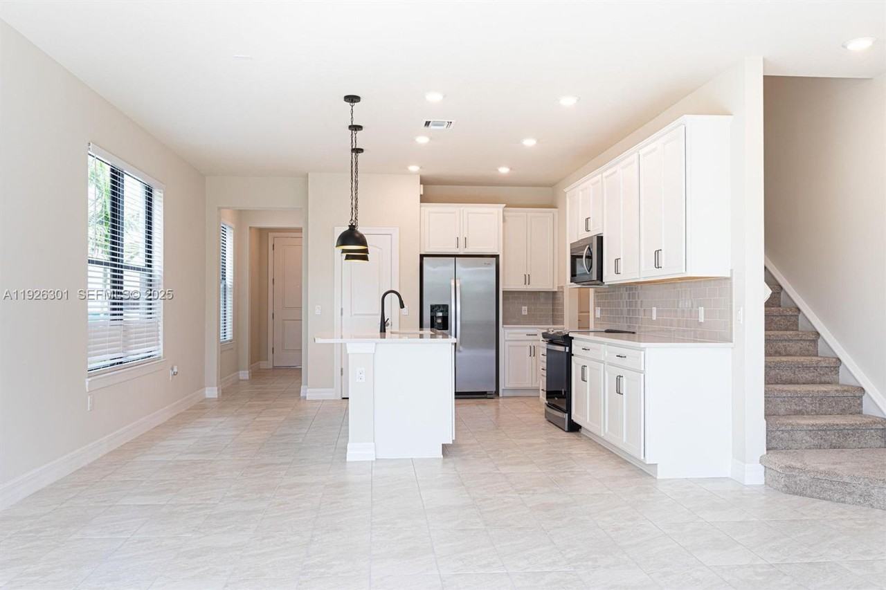 8648 Escue St - Photo 6 of 26