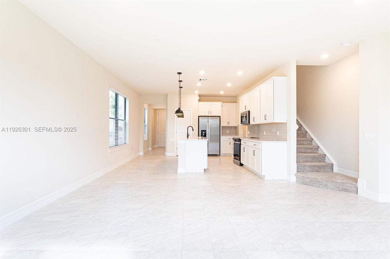 8648 Escue St - Photo 7 of 26