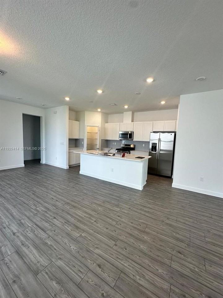 1443 Tangled Orchard Trce - Photo 3 of 33
