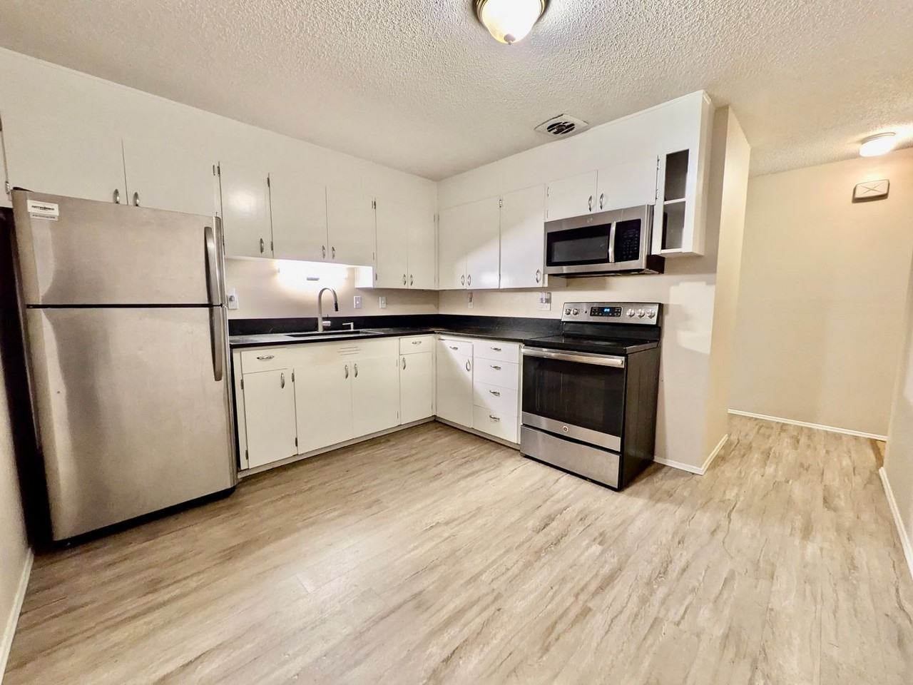 1806 Se Sherrett St - Photo 4 of 10