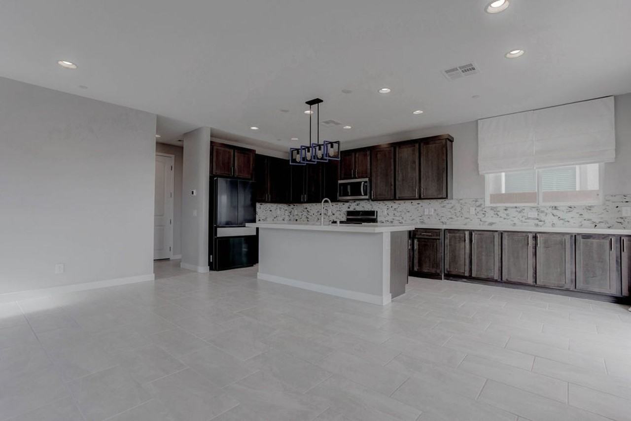 8874 Howell St - Photo 5 of 47