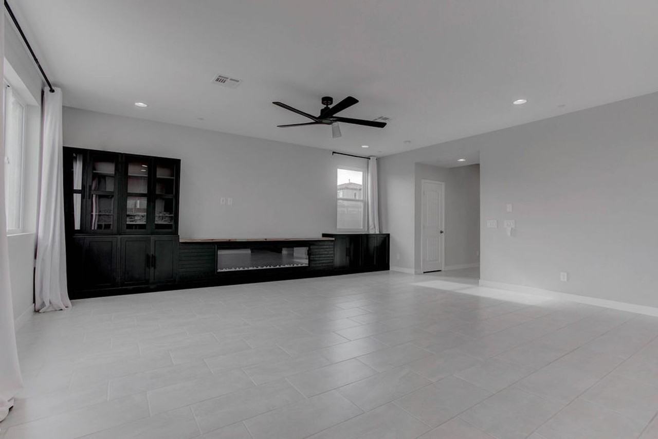 8874 Howell St - Photo 6 of 47