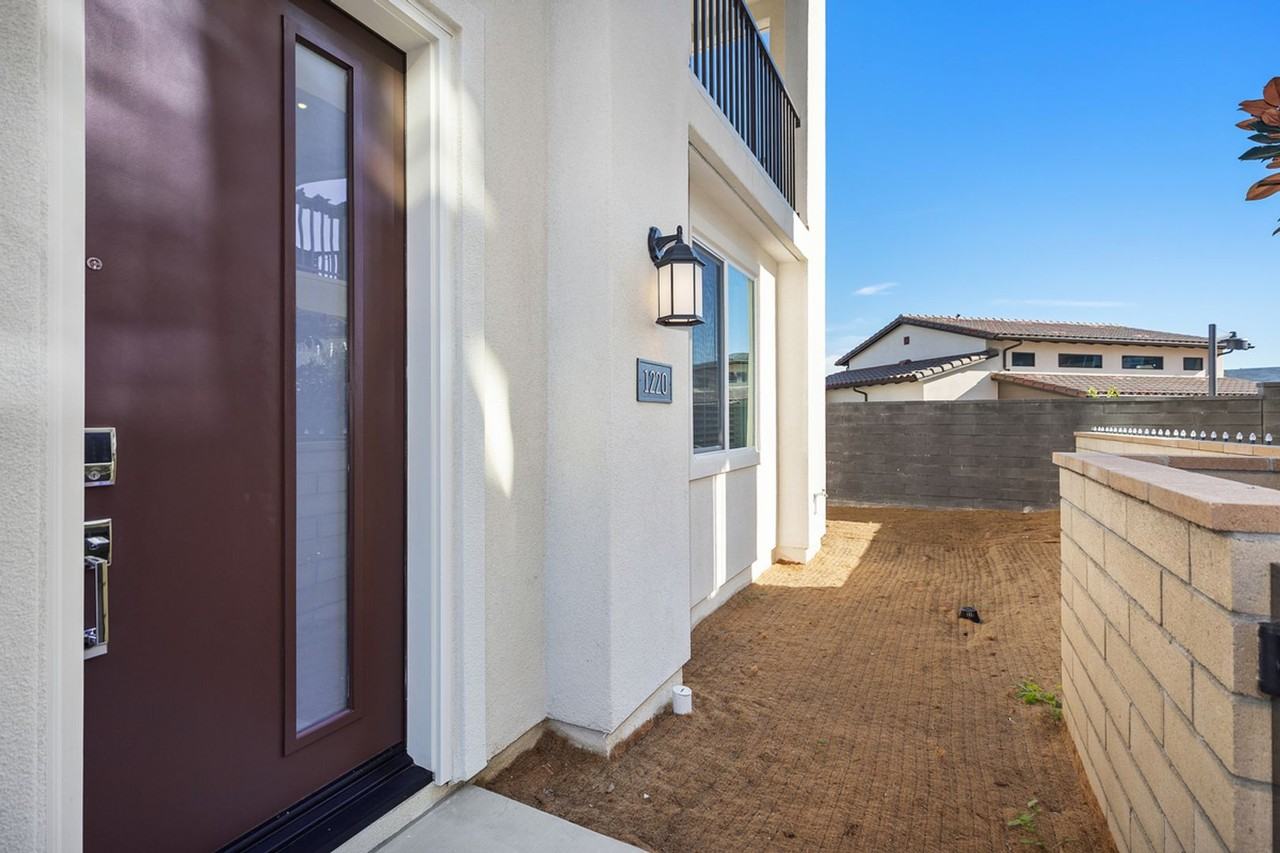 1220 Windmill Rd - Photo 2 of 44