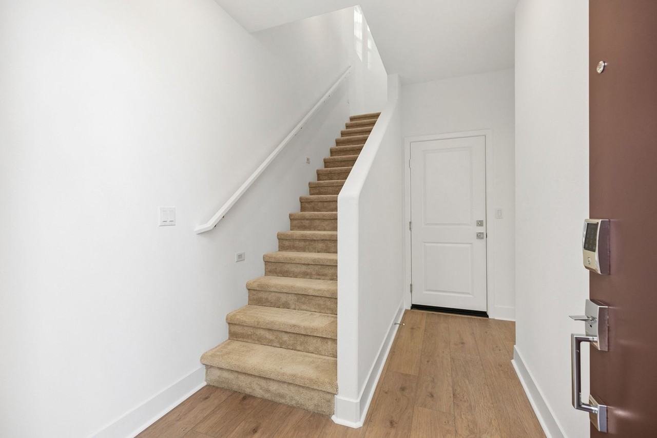 1220 Windmill Rd - Photo 3 of 44