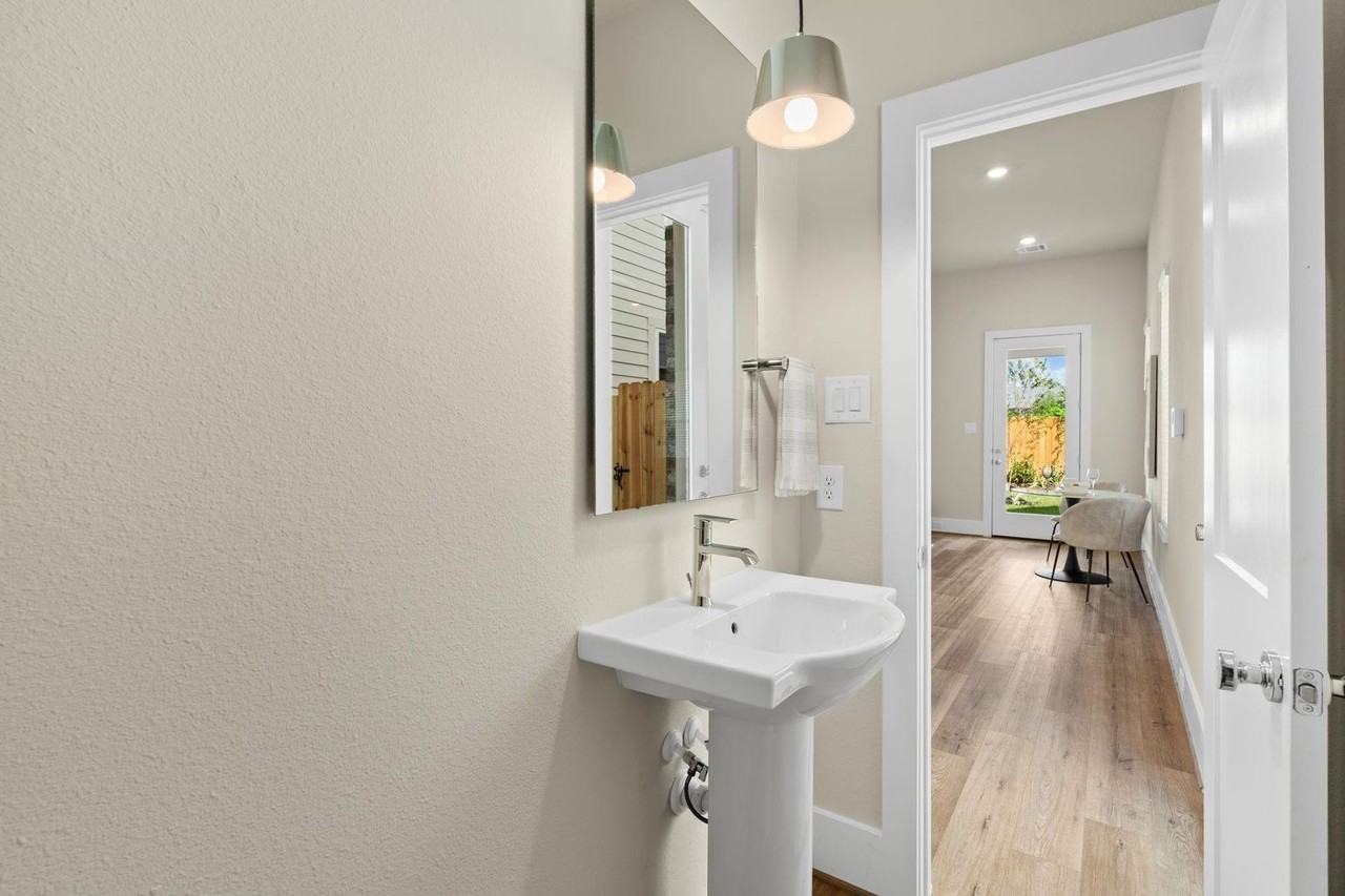 5622 Bertellis Ln - Photo 3 of 47
