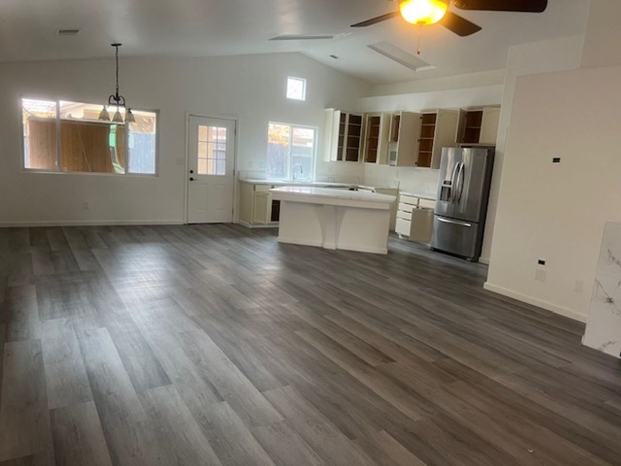 11711 Stratosphere Ave - Photo 2 of 3