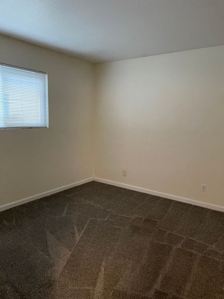 139 W Lassen Ave - Photo 3 of 13