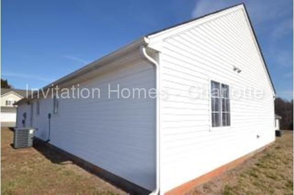 3789 Foxton Dr - Photo 3 of 13