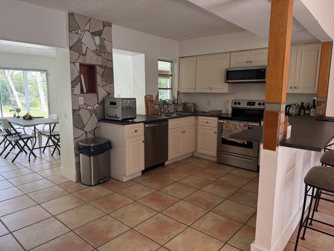 451 Ne 134th St #NA - Photo 7 of 9