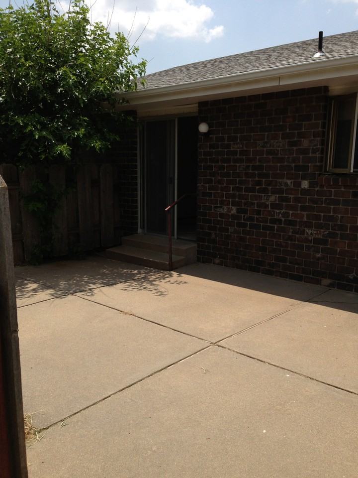 605 N Humbolt Ave #1 - Photo 2 of 6