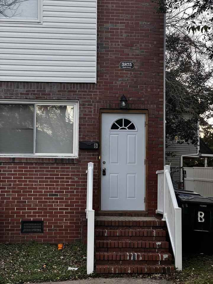 3875 Wake Cir #B - Photo 2 of 2