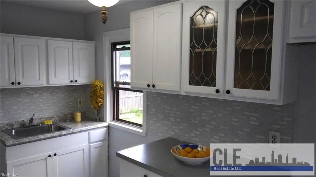 3853 W 116th St #1 - Photo 4 of 26