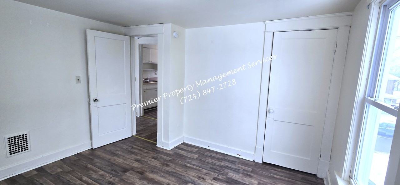 1047 Beckford Street, Unit 2 - Photo 7 of 12