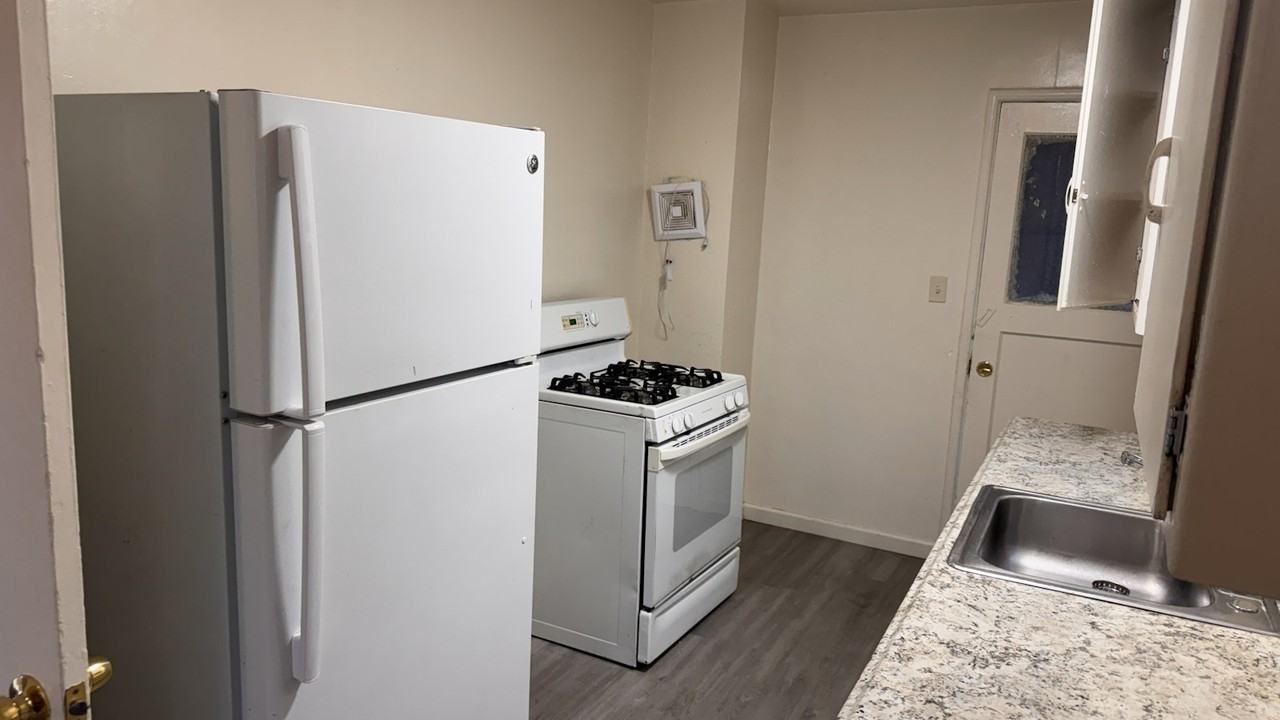 1248 East 15th Street, Unit 1248 - Photo 5 of 12