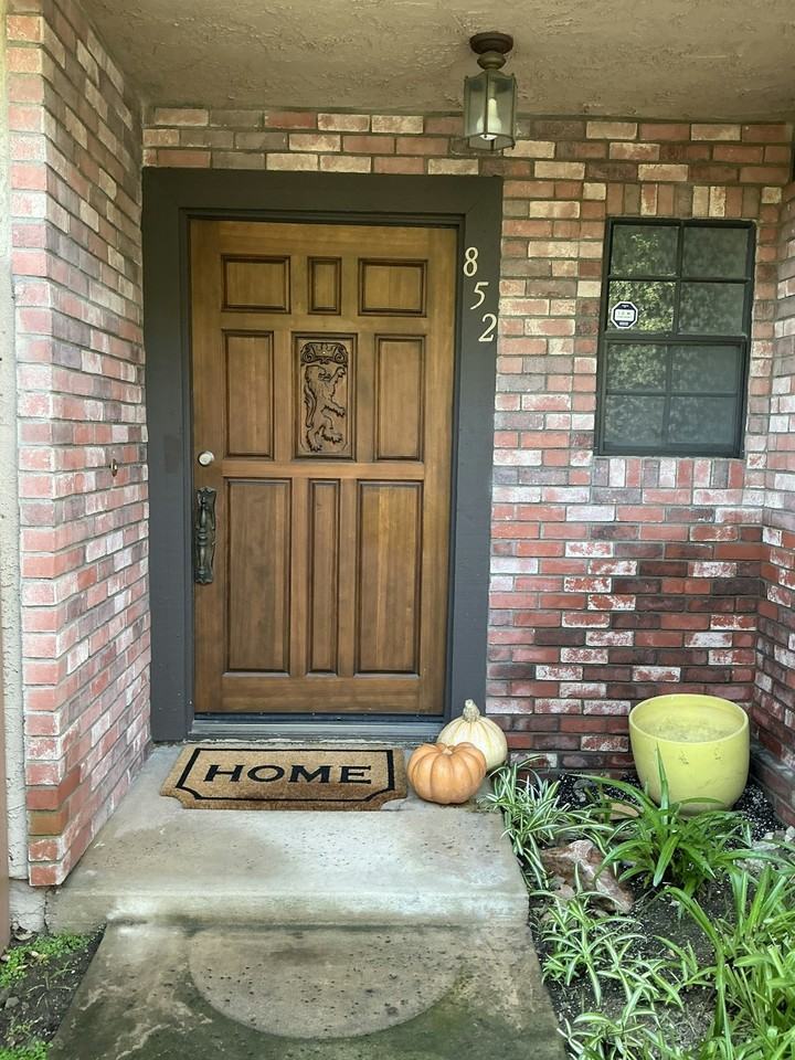 852 North Monterey Street - Photo 2 of 42