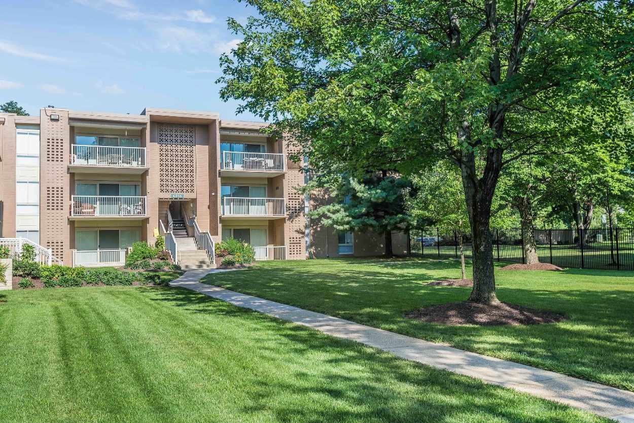 Surrey Square - Photo 5 of 25