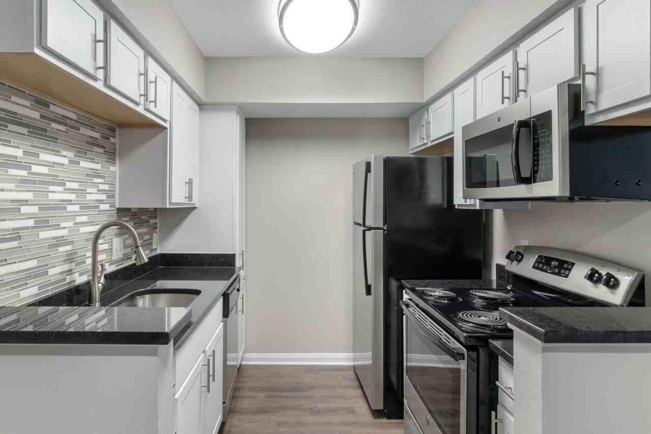 Sage Hollow Apartments - Photo 6 of 11