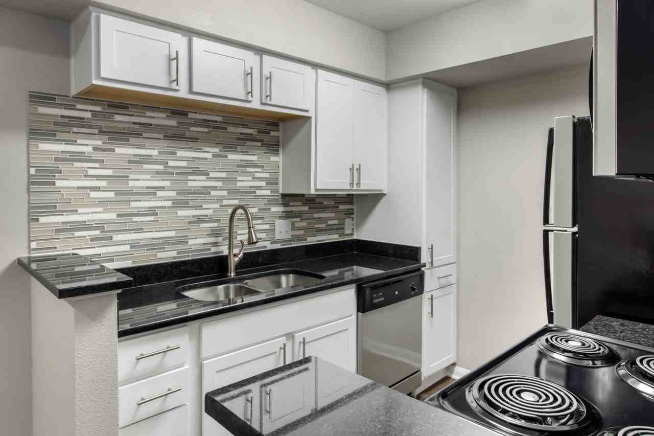 Sage Hollow Apartments - Photo 7 of 11