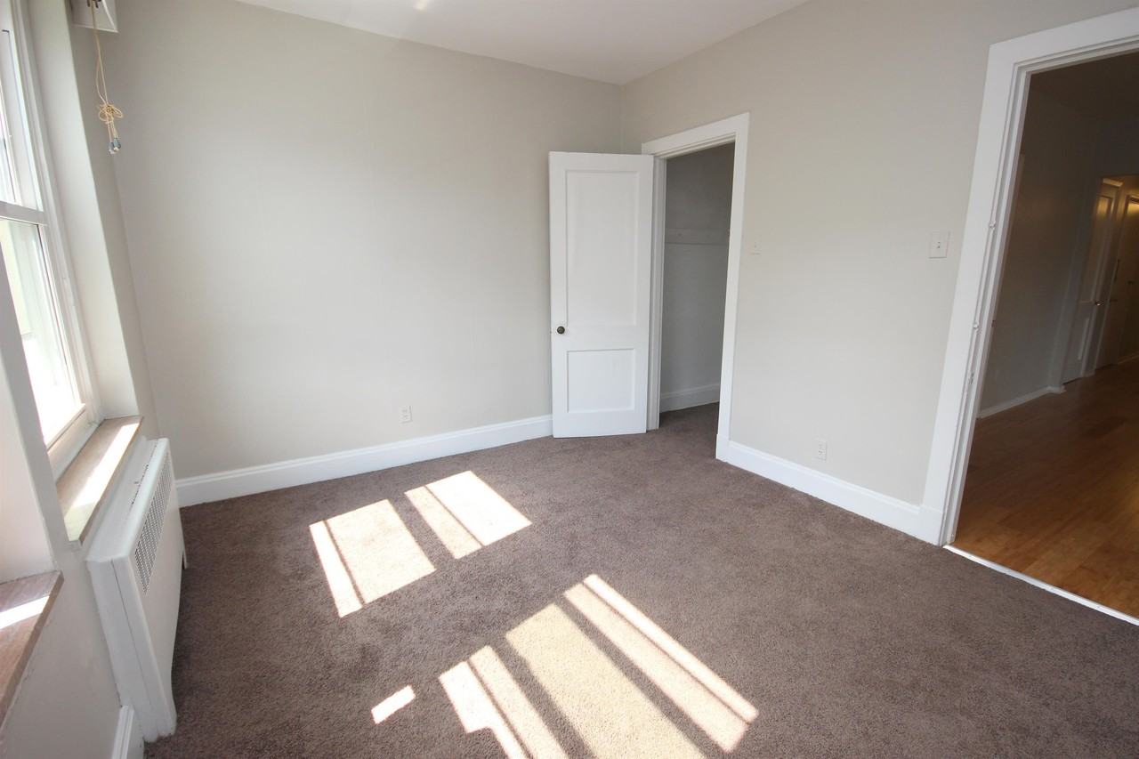 HIGHLAND MANOR APARTMENTS -- 020 - Photo 2 of 33