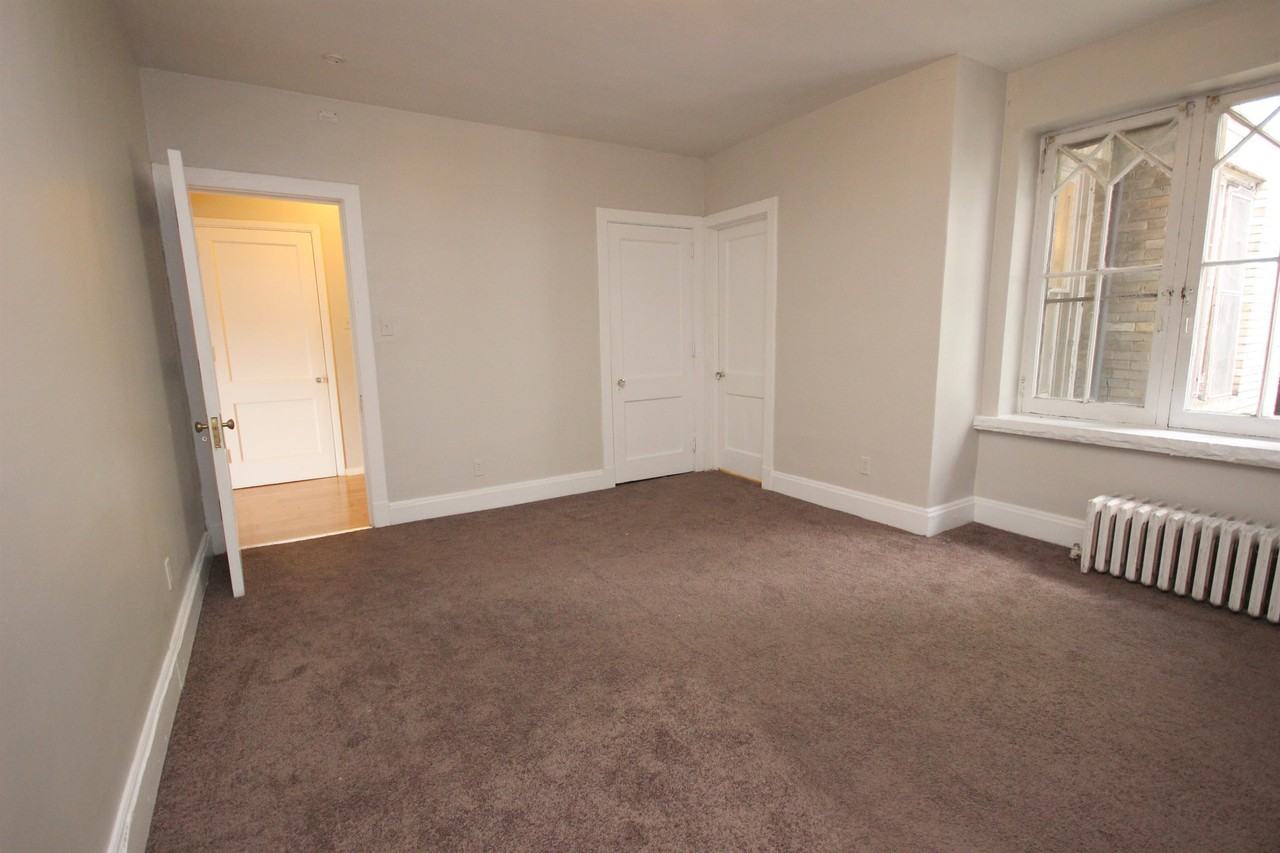 HIGHLAND MANOR APARTMENTS -- 020 - Photo 3 of 33