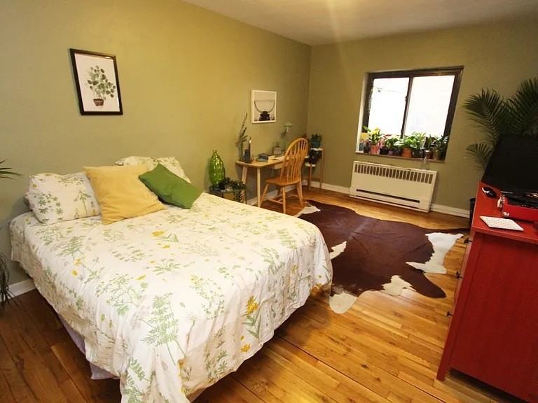 FENWYCK APARTMENTS -- 024 - Photo 3 of 7