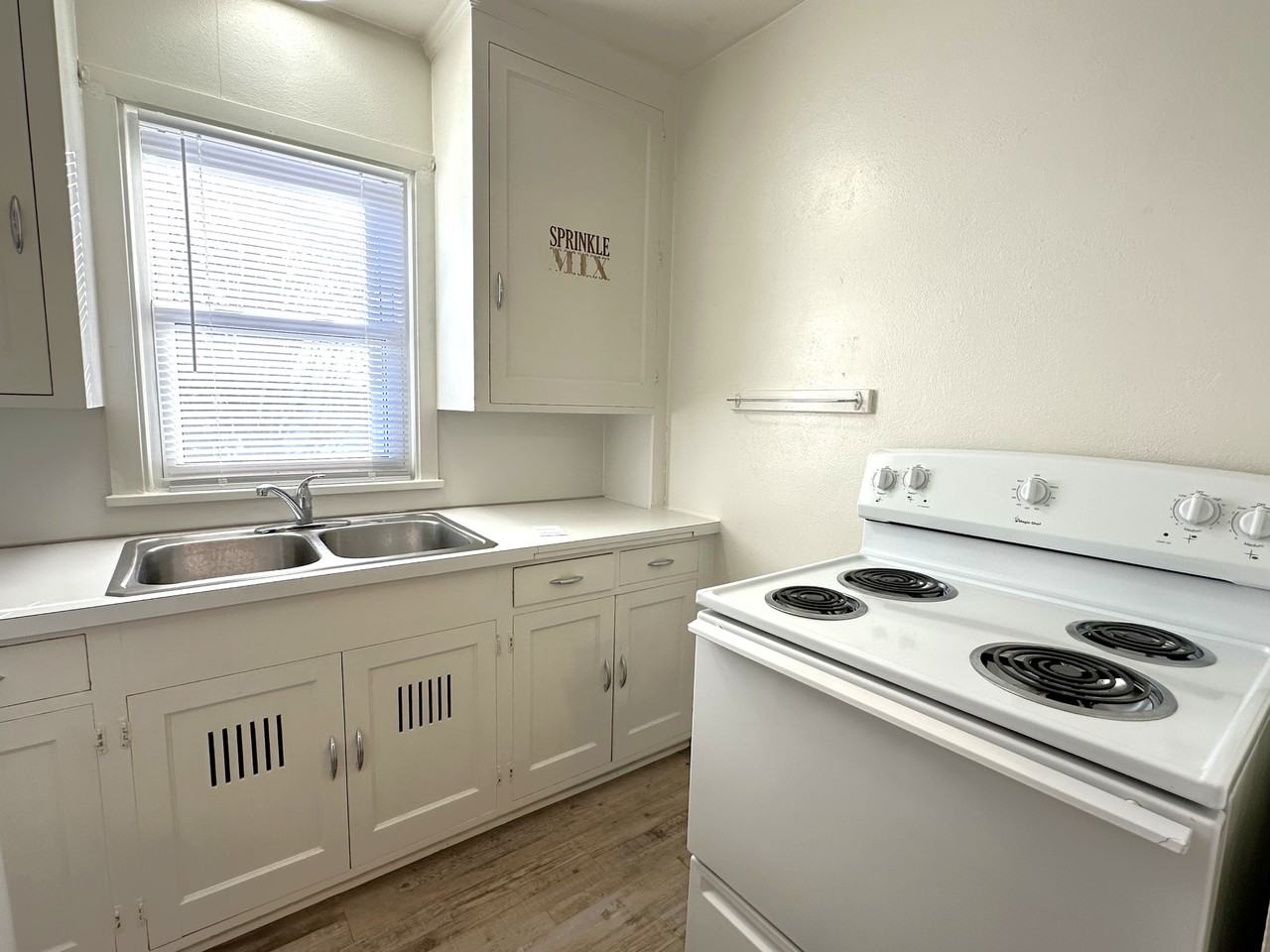 117 Birch Street South, #8 - Photo 5 of 9