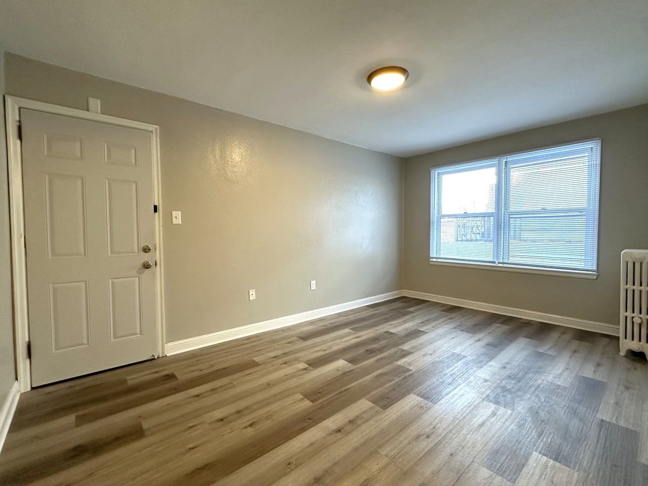 120 Main Street South, #2 - Photo 3 of 9