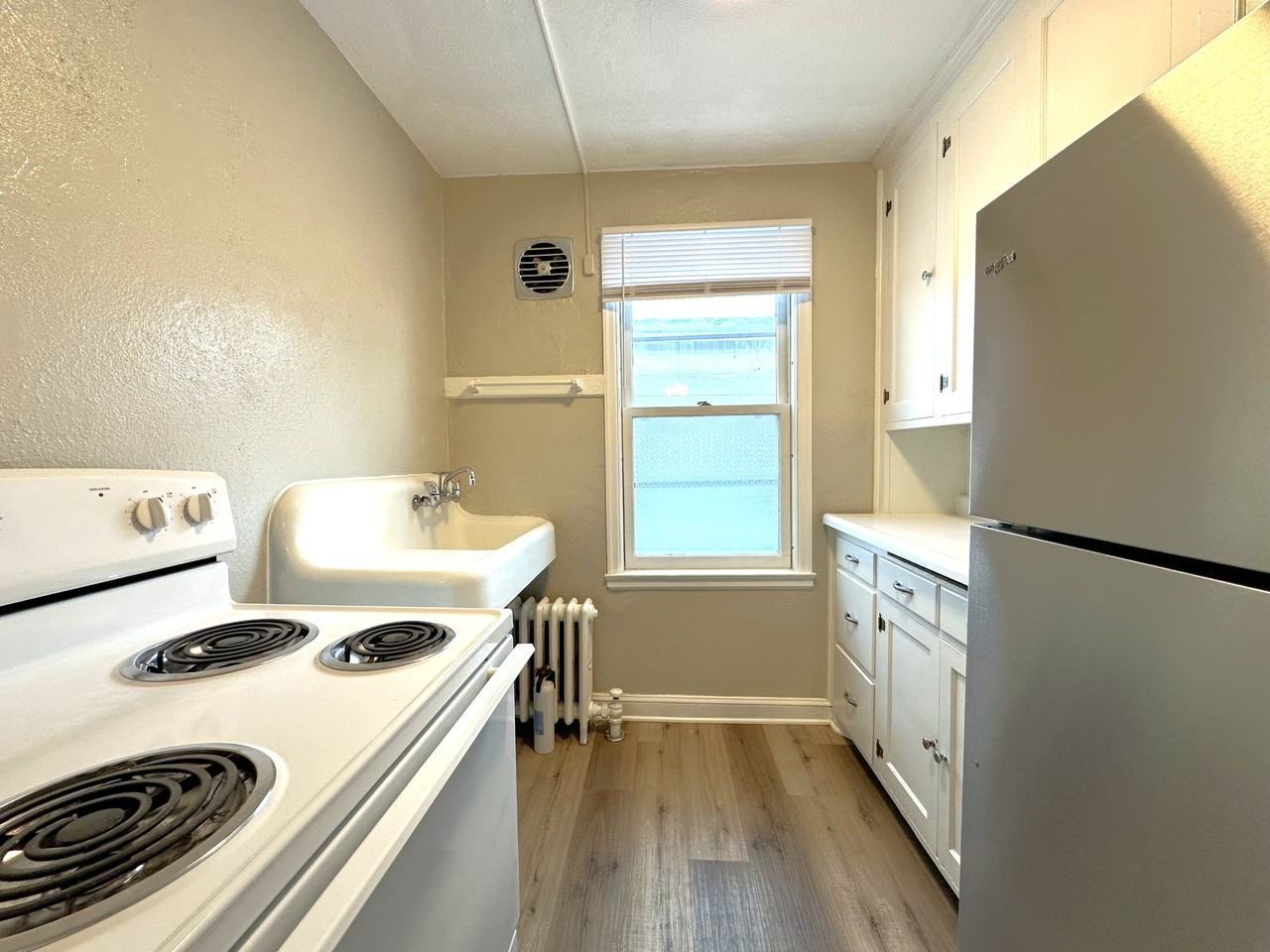 120 Main Street South, #2 - Photo 4 of 9