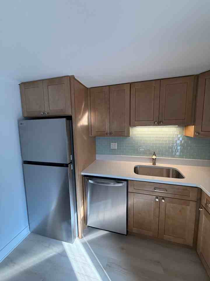 35 Bowen Street - Photo 2 of 34